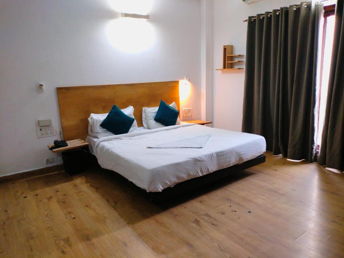 Divine Inn Couple Friendly Hotel Near Sector 51 Metro Station Noida Exterior photo