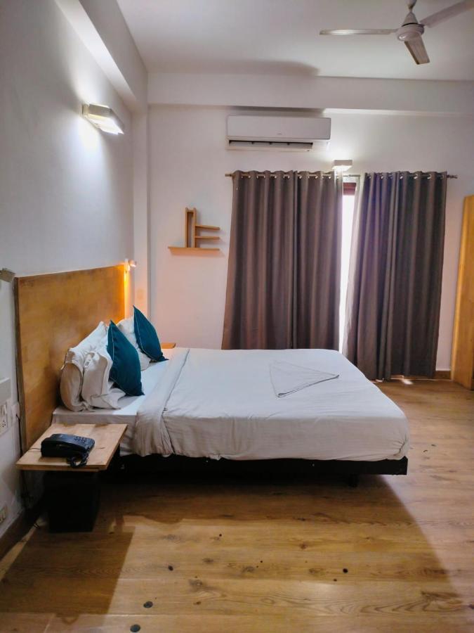 Divine Inn Couple Friendly Hotel Near Sector 51 Metro Station Noida Exterior photo