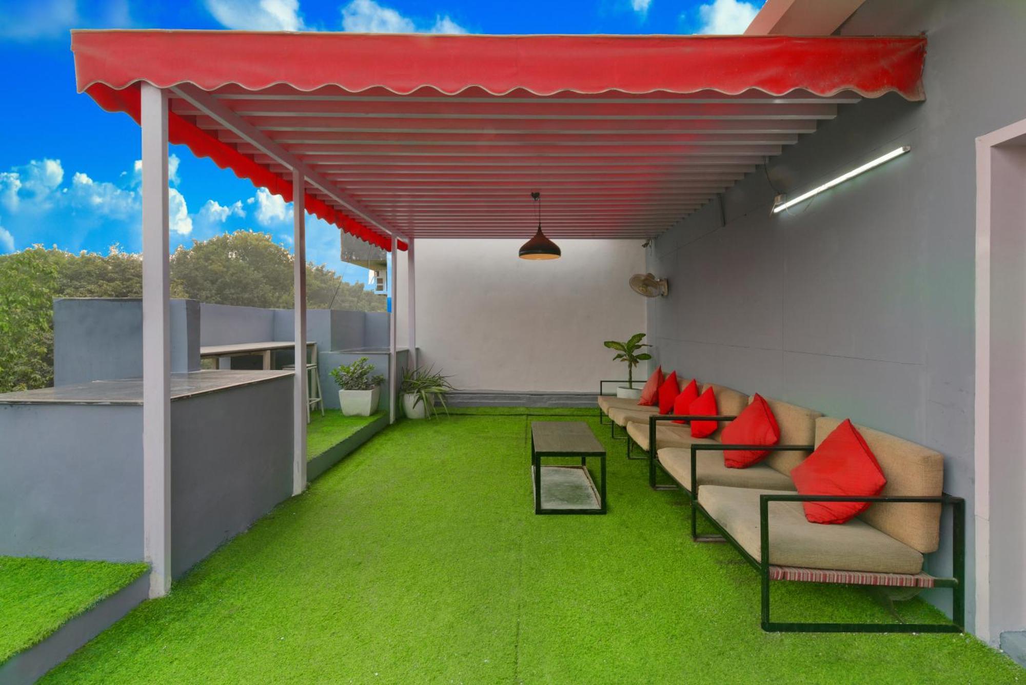 Divine Inn Couple Friendly Hotel Near Sector 51 Metro Station Noida Exterior photo